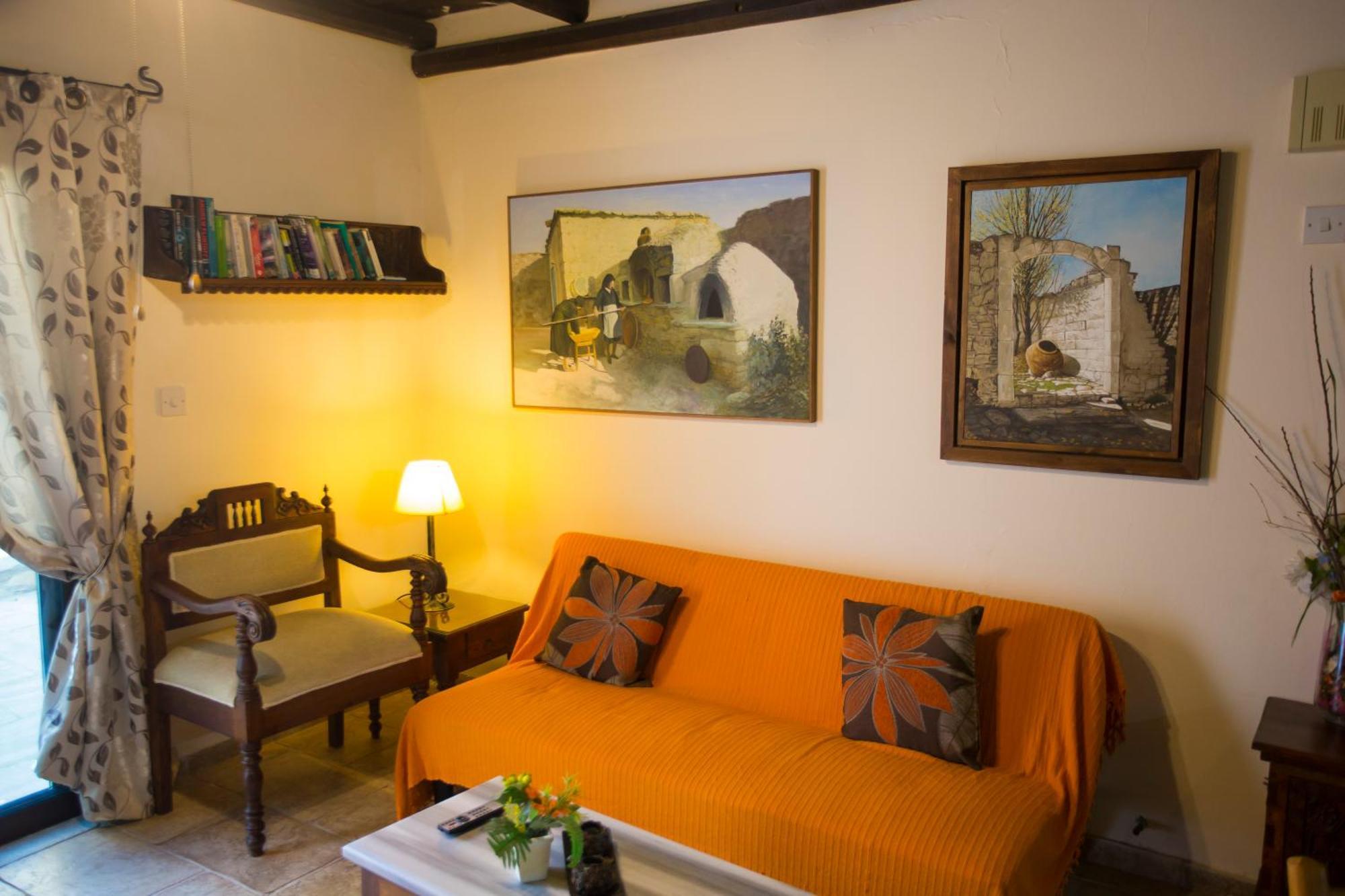 George Houses Pentakomo Room photo