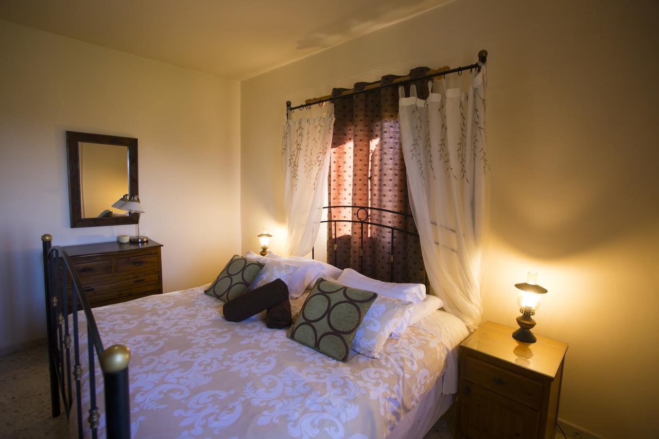 George Houses Pentakomo Room photo